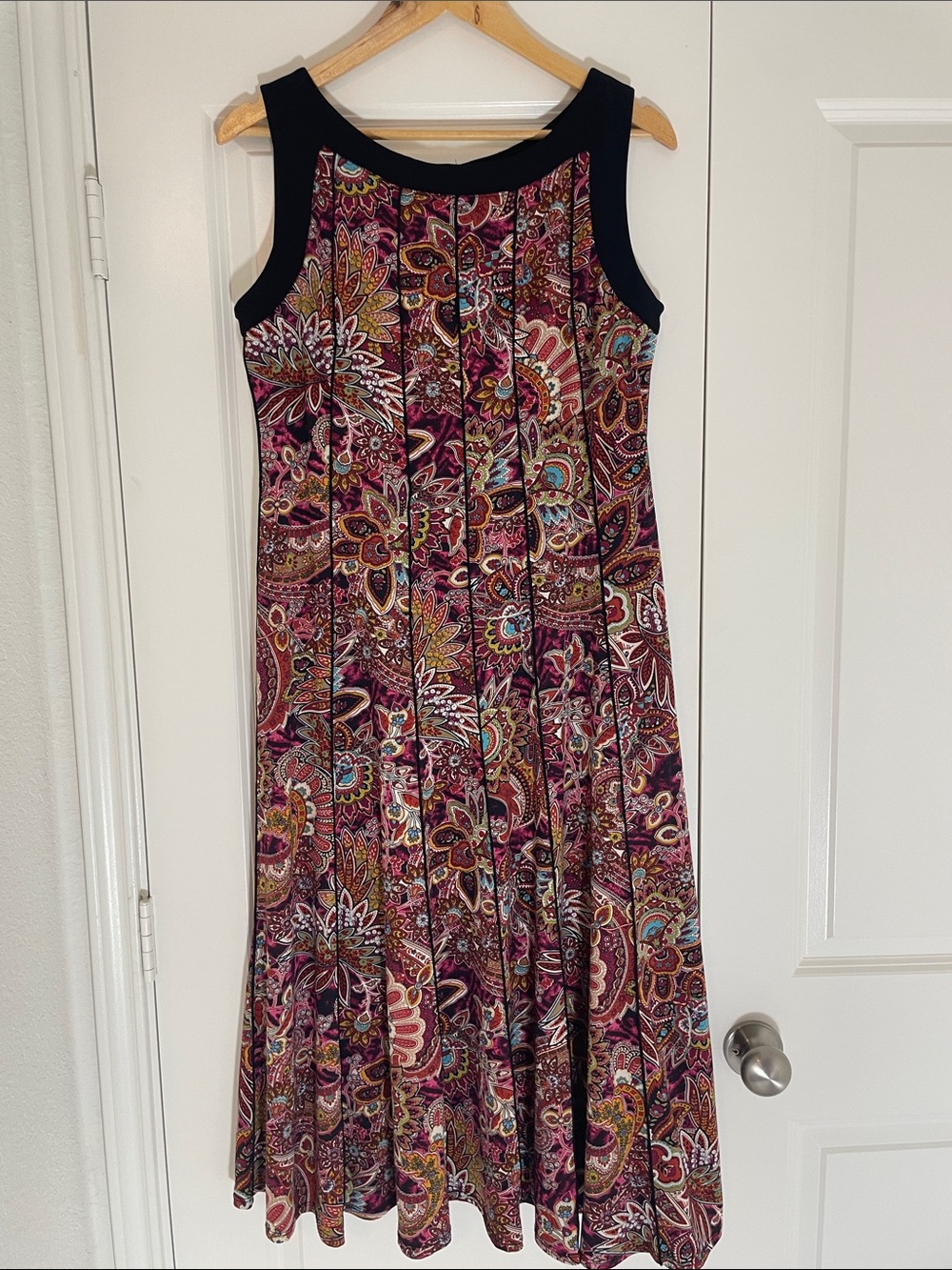 Women's Festive Paisley Sleeveless Maxi Dress in Multi-Color L